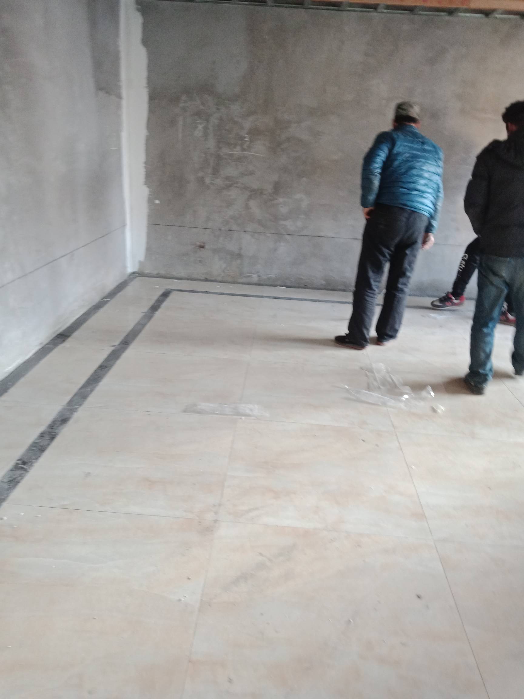 在哪里找贴瓷砖的师傅(在哪里找贴瓷砖的师傅电话)